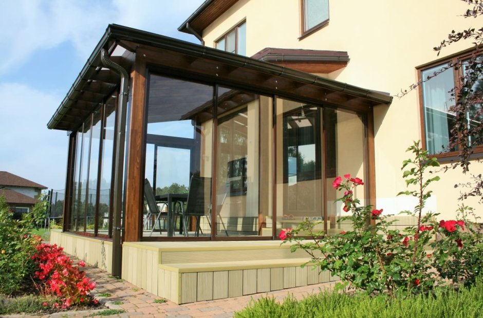 Витражные окна в частном доме на веранде