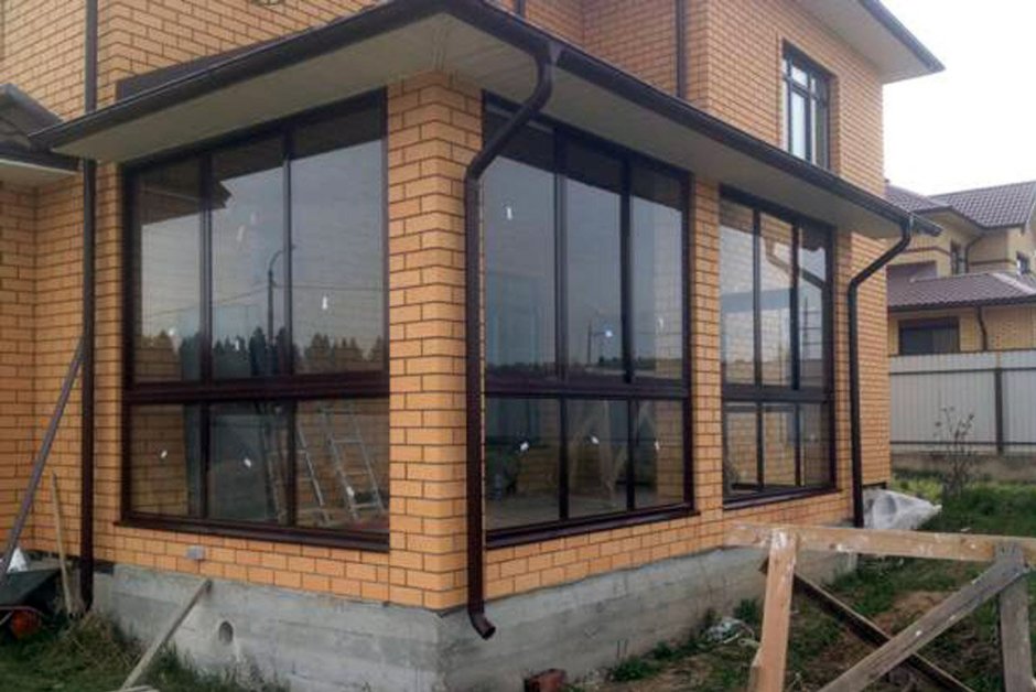 Крыльцо с панорамными окнами