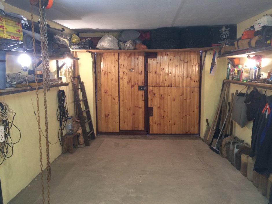 Зона отдыха в гараже