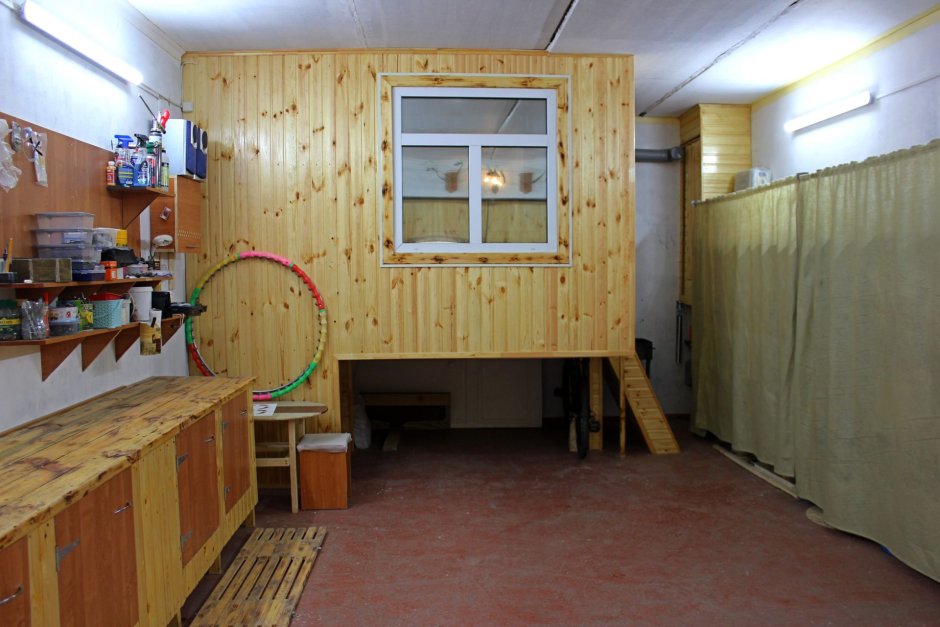 Комната отдыха в гараже