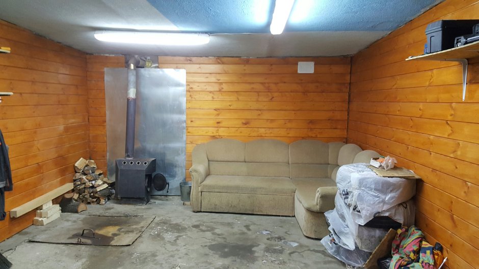 Обустроенный гараж для отдыха