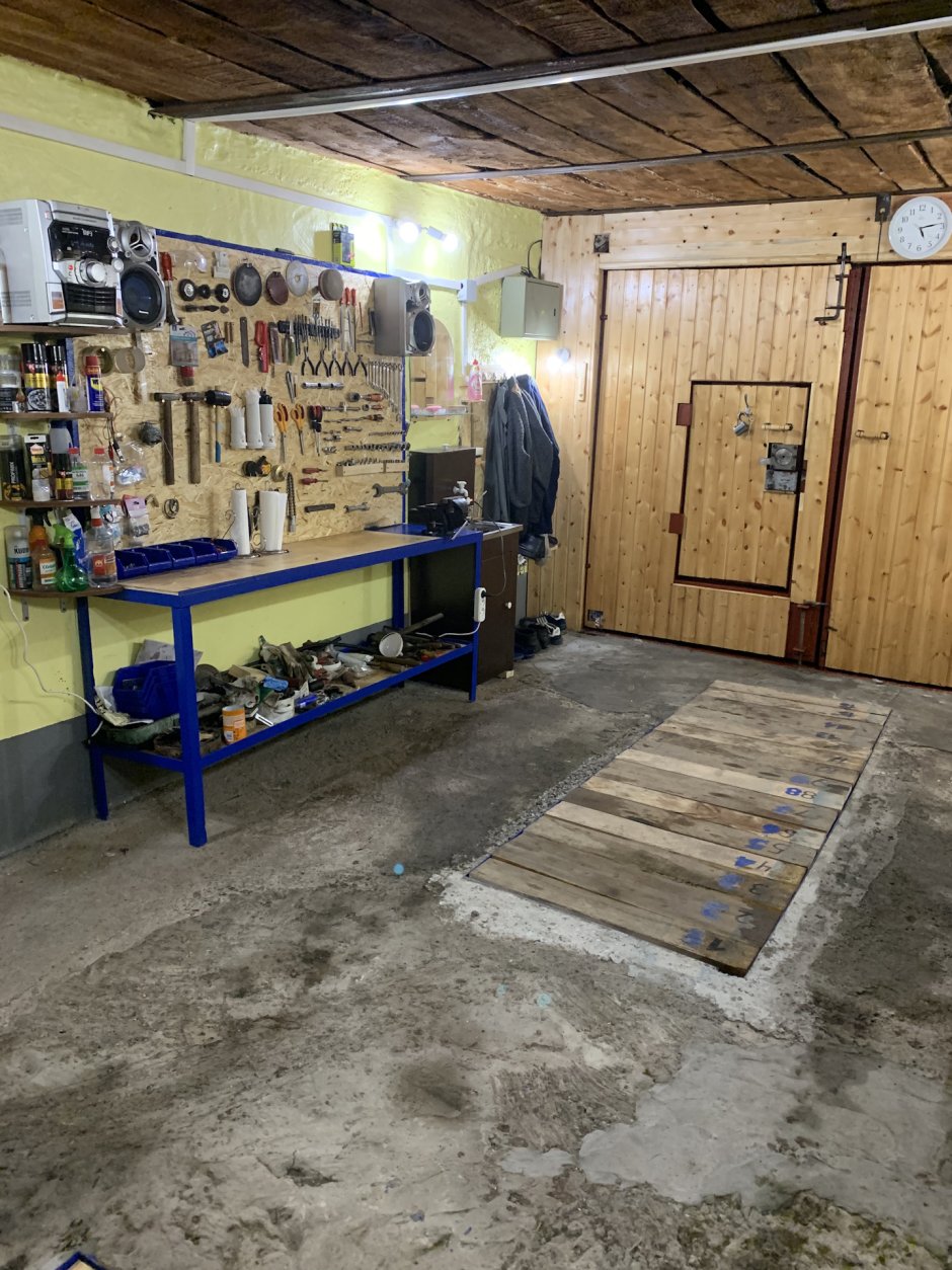 Обустройство гаража стеллажами