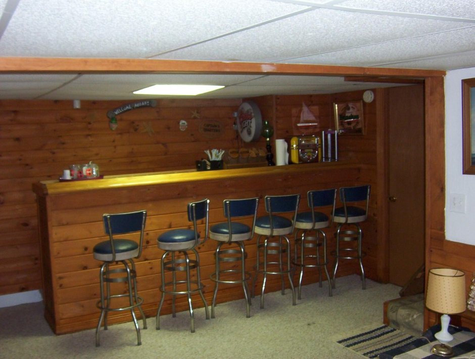 Барная стойка в комнате отдыха