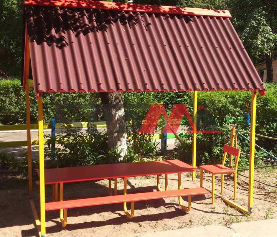 Навес над столом в саду