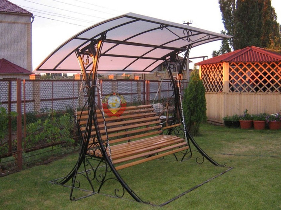 Металлическая качеля беседка