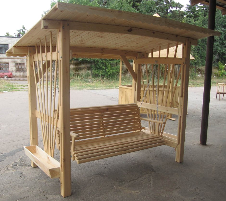 Скамейка с навесом для дачи