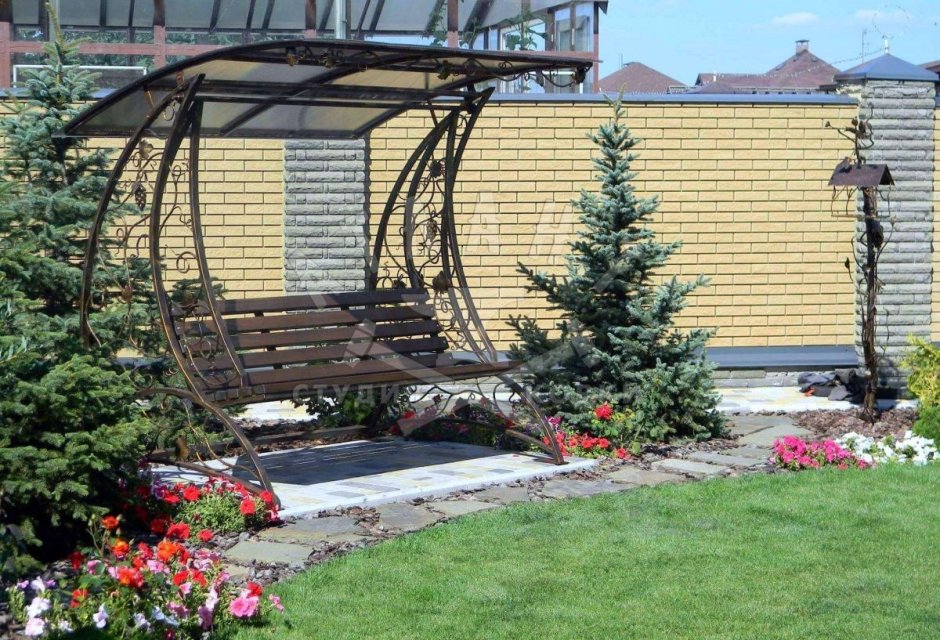 Кованые качели для сада