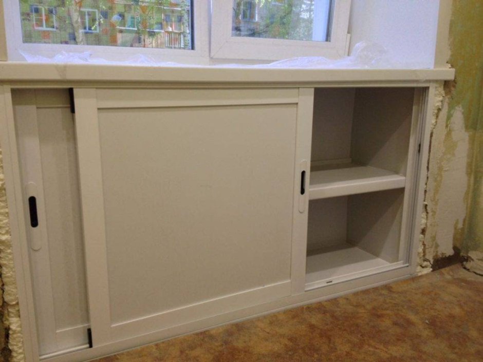 Хрущёвский холодильник под окном в шкаф