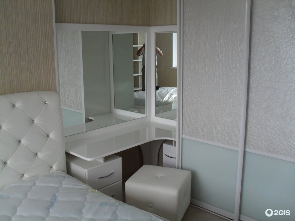 Шкаф купе с трюмо в спальню