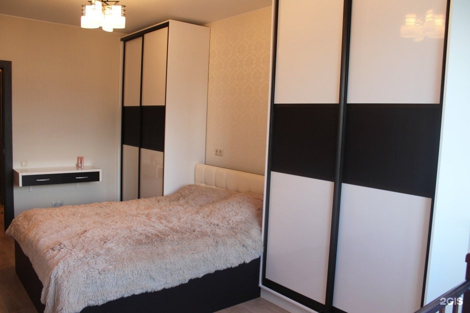 Шкаф купе с туалетным столиком в спальню