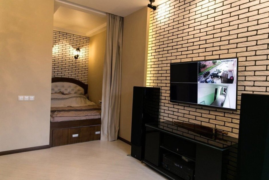 Интерьер однокомнатной квартиры с альковом