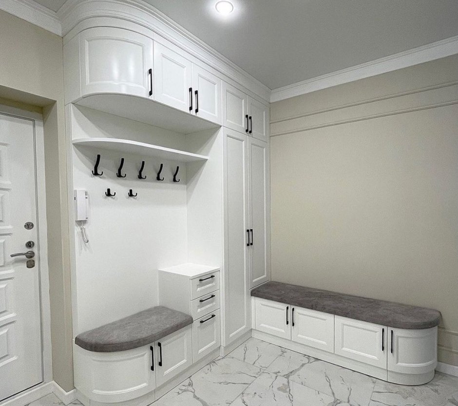 Шкаф в коридор в современном стиле