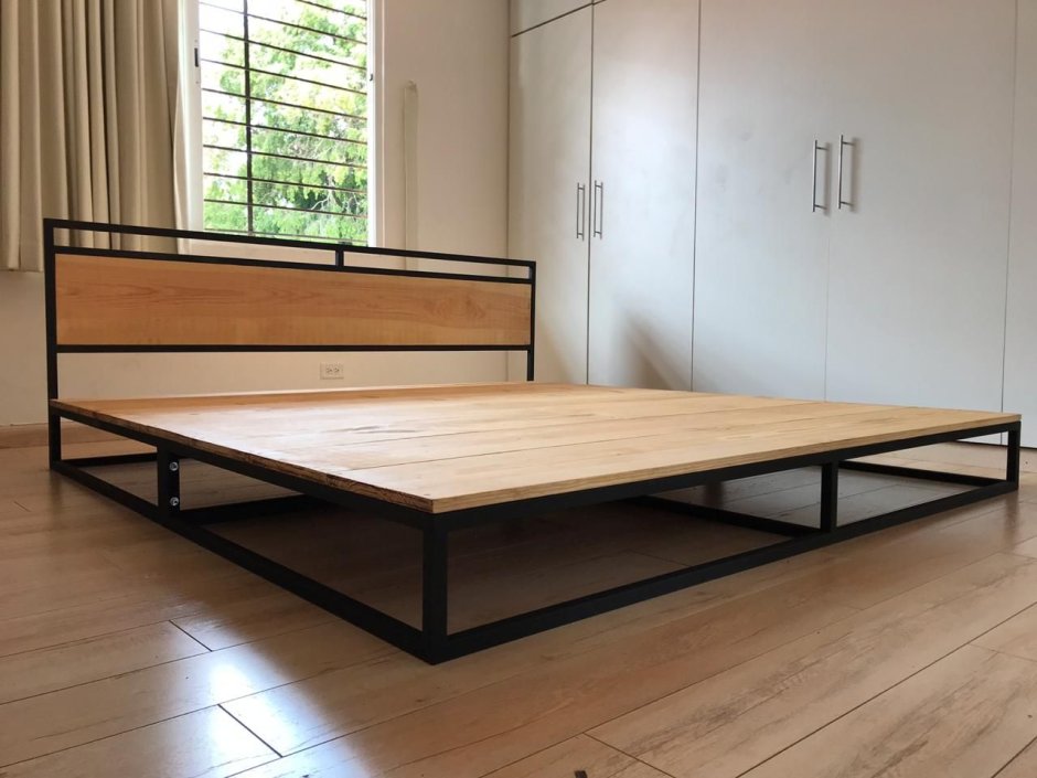 Кровати из массива дерева в стиле лофт