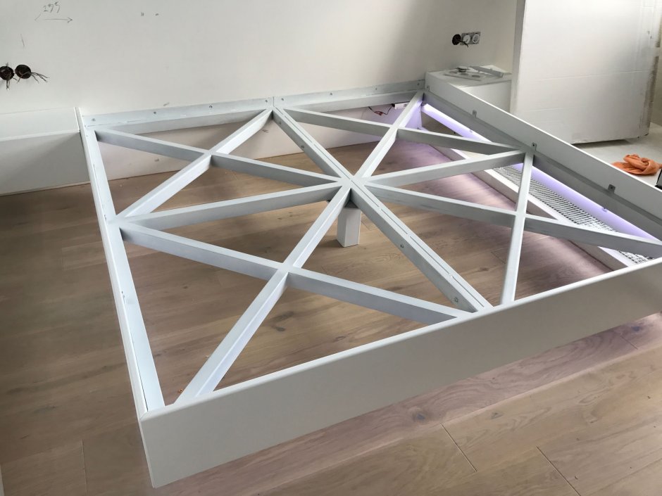 Парящий диван с подсветкой