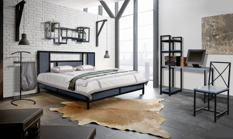 Двуспальная кровать из профильной трубы