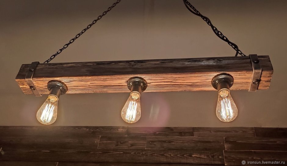 Светильник из дерева