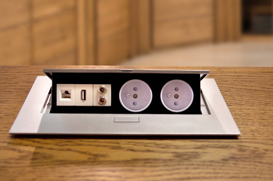 Стол встраиваемый в стену