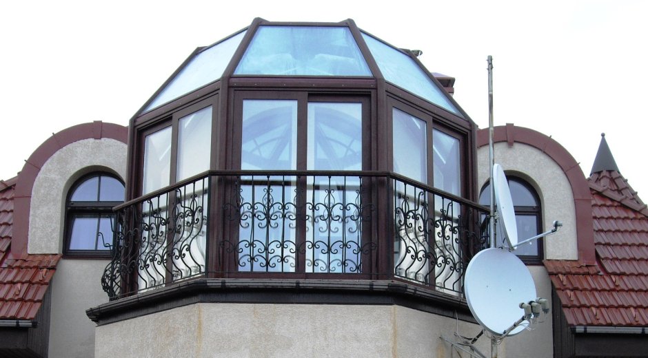 Застеклить круглый балкон