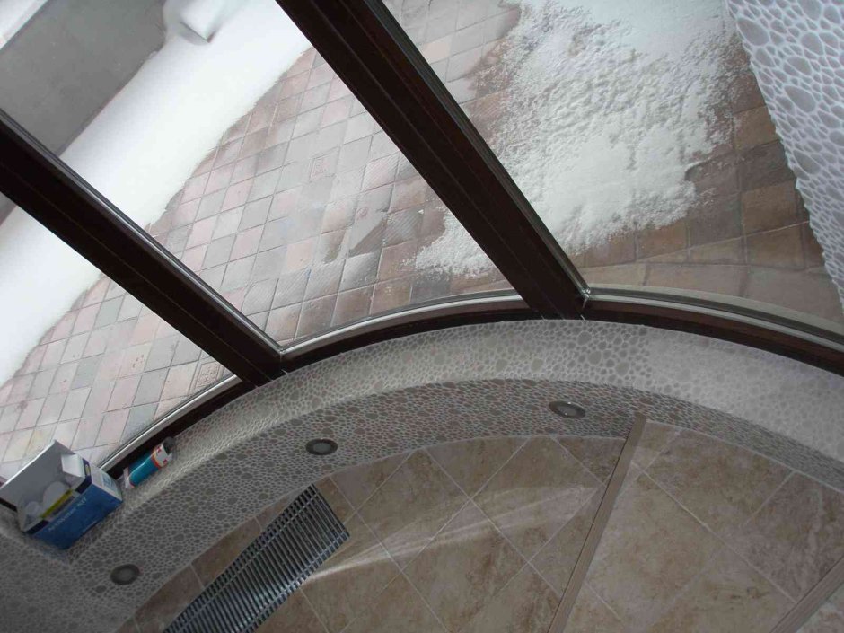 Застекленный полукруглый балкон