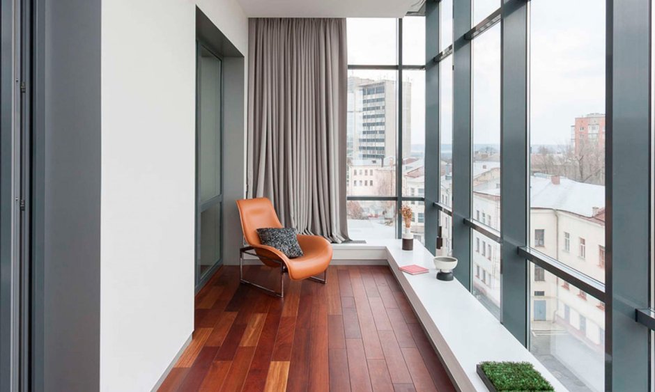 Панорамные окна на балконе