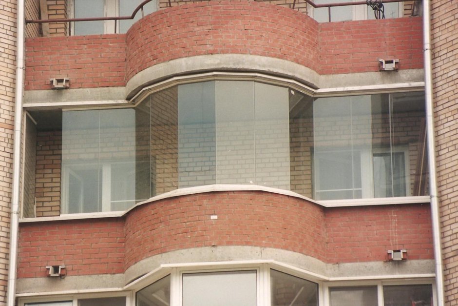 Безрамное эркерное остекление