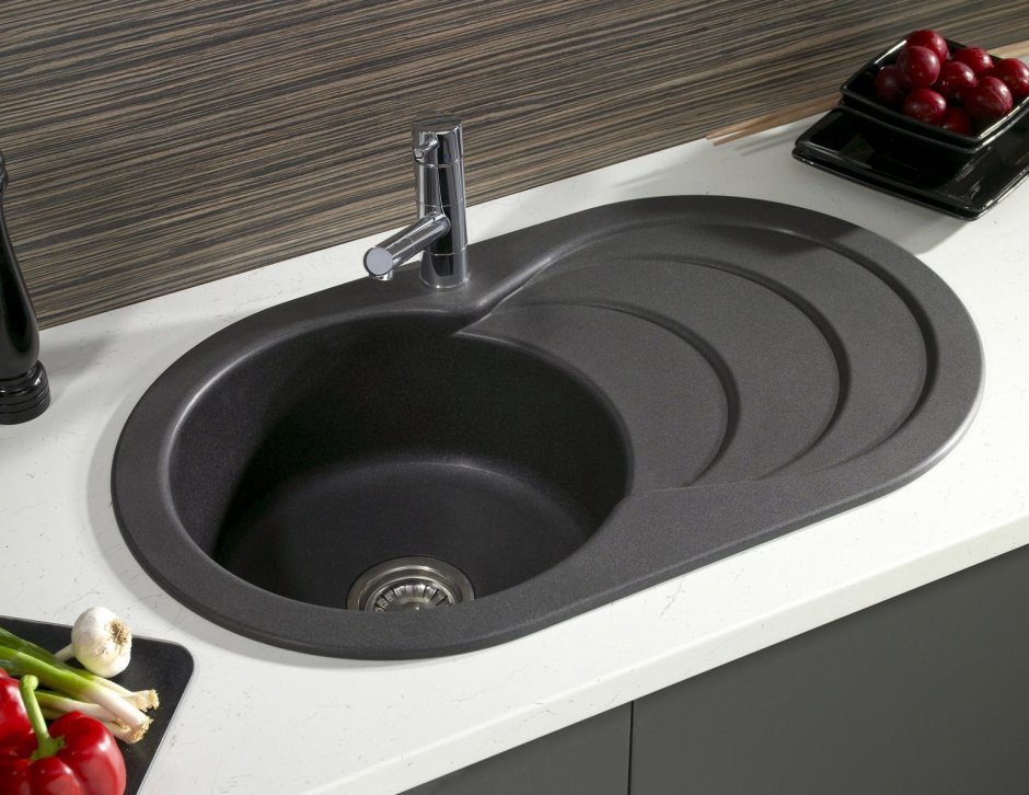 Круглая мойка из искусственного камня под СТО