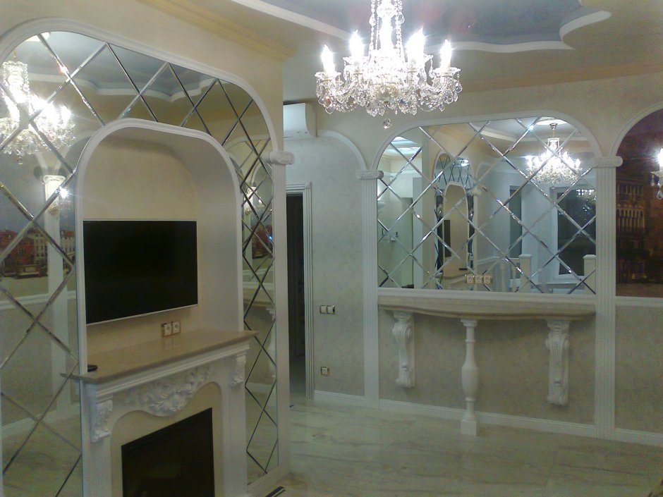 Зеркальная плитка в арке