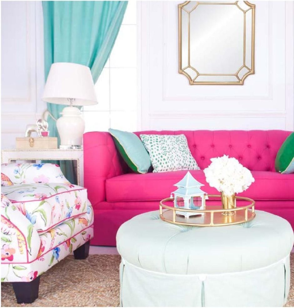 Диван мятного цвета