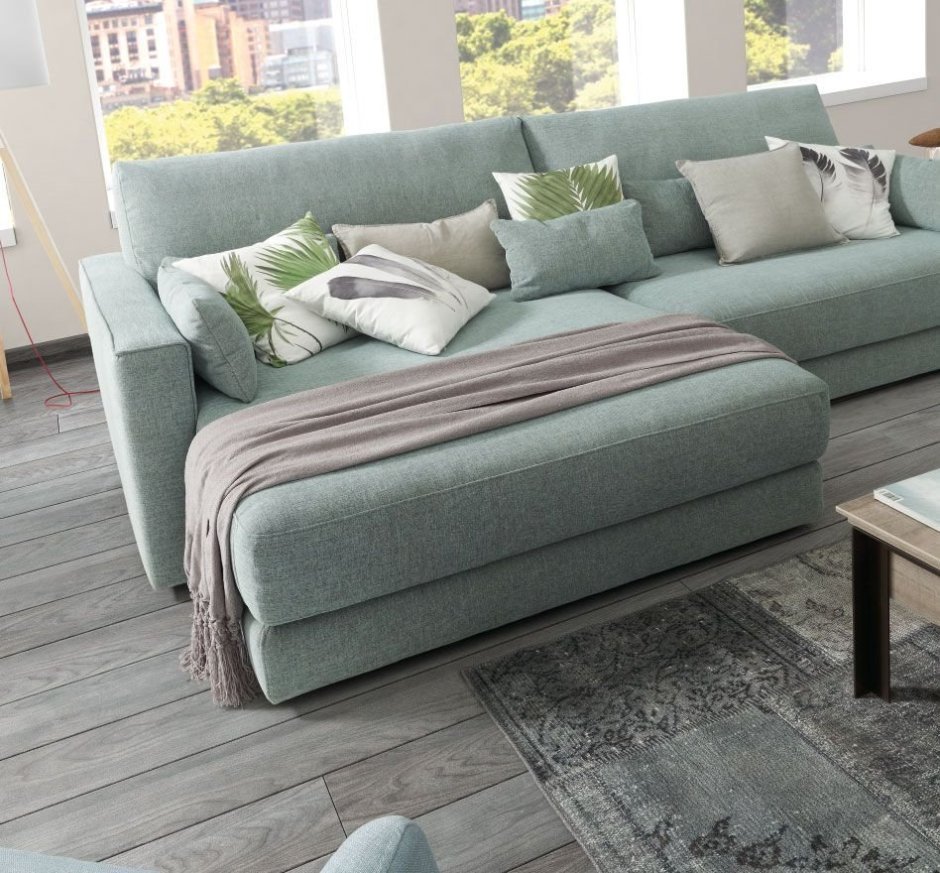 Диван цвета мяты