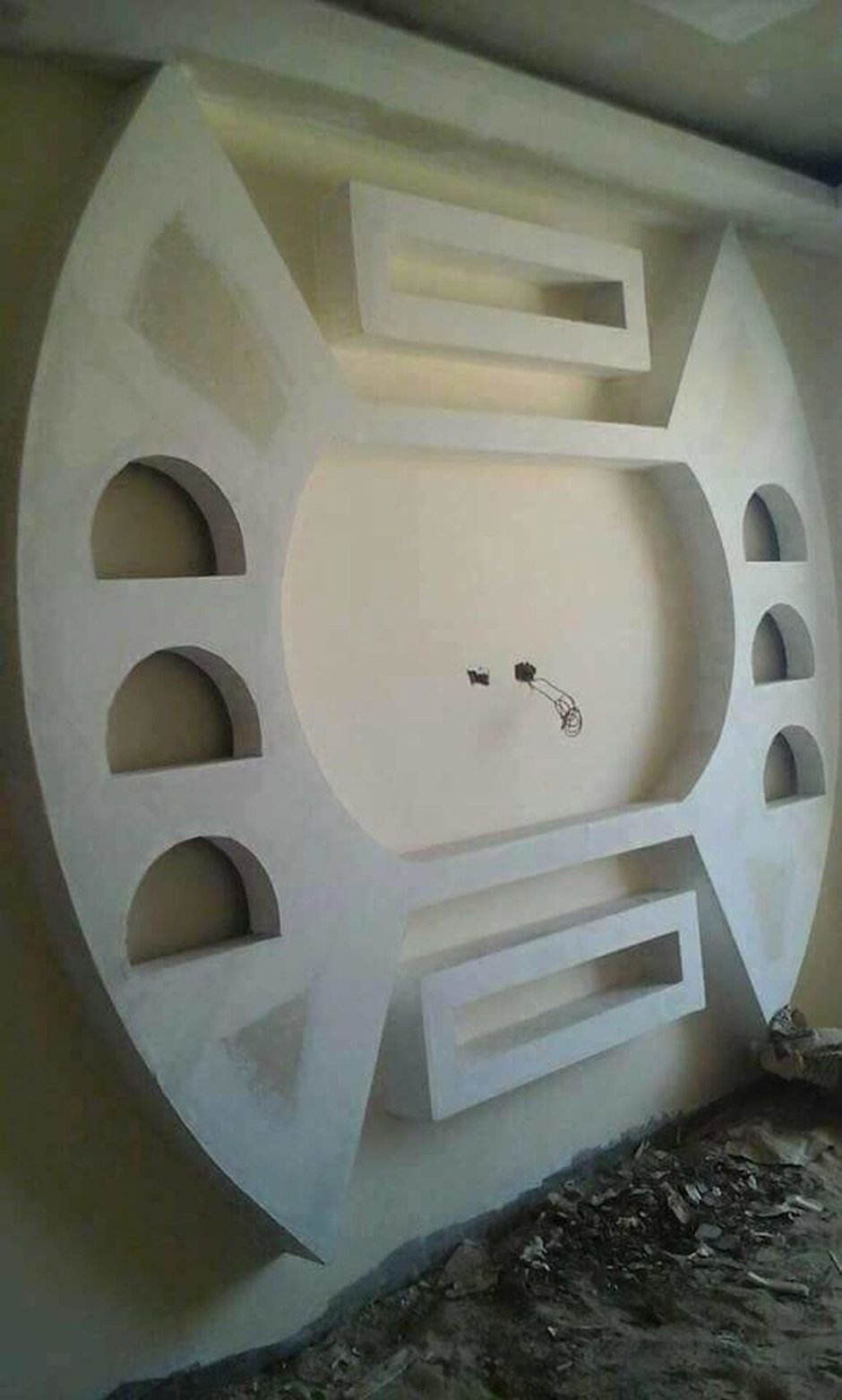 Фигуры из гипсокартона на стене