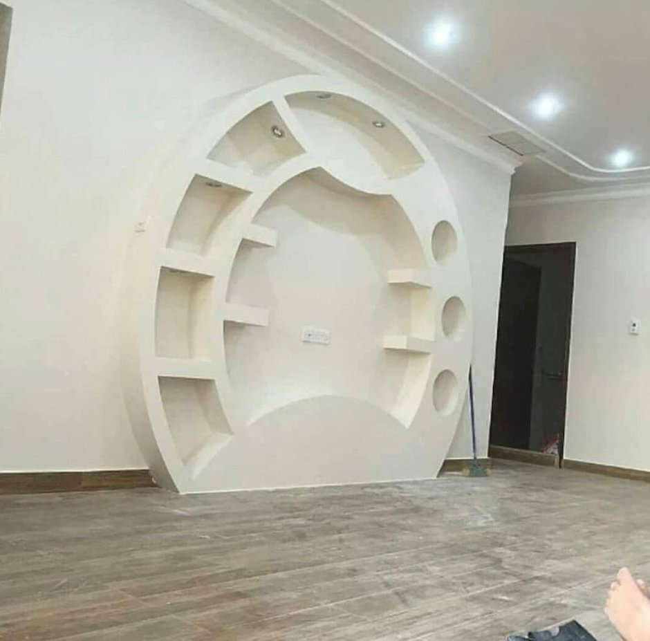 Фигуры из гипсокартона на стене