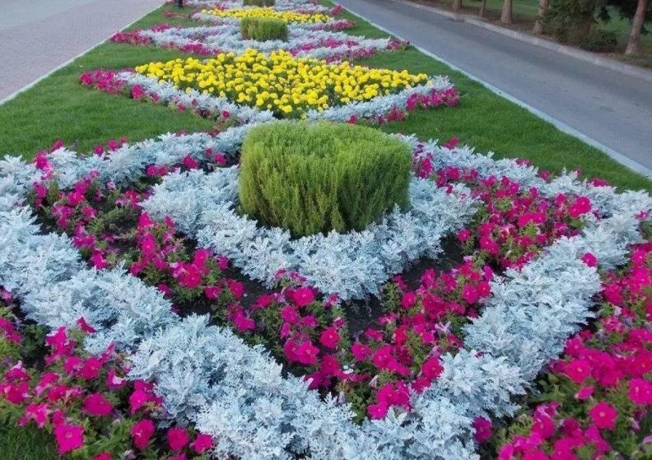 Клумбы в палисаднике