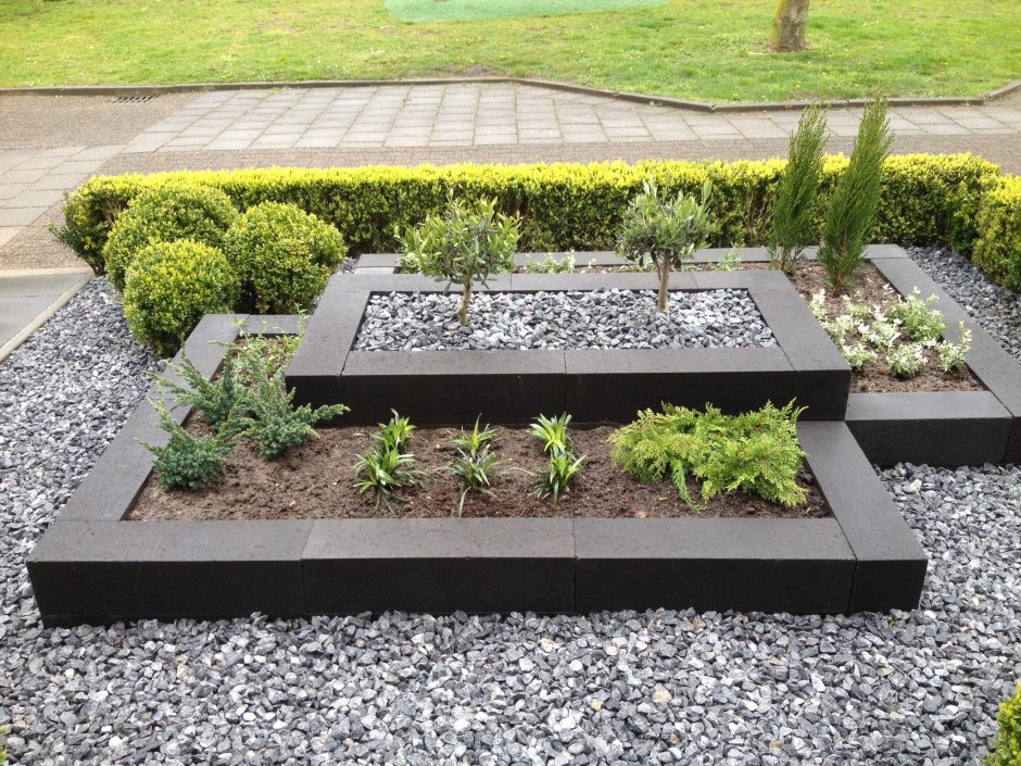 Миксбордер вдоль дорожки