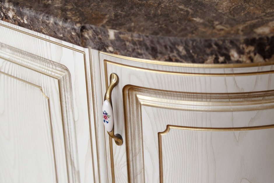 Кухня Анжелика ясень патина Бител