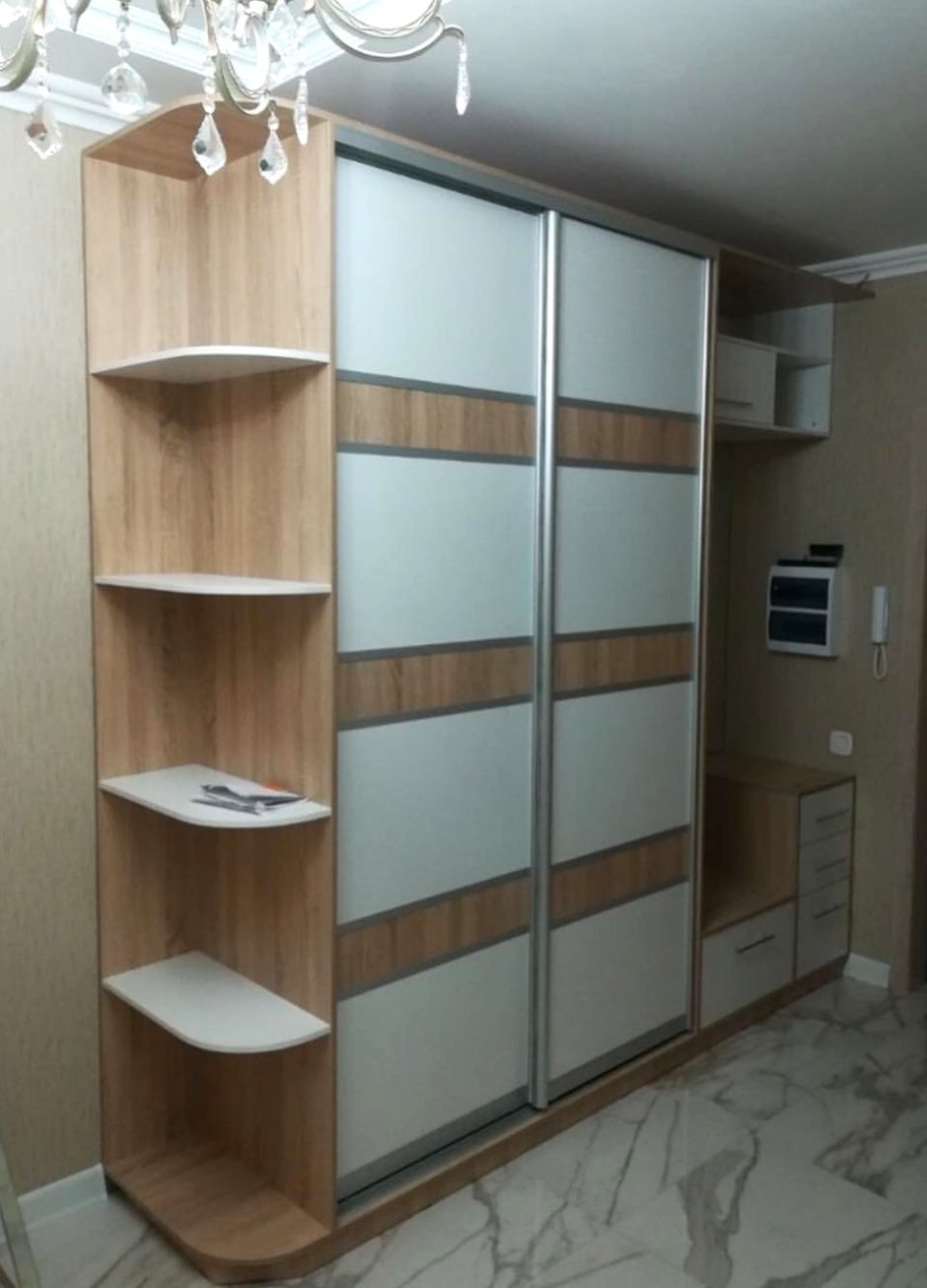 Шкаф купе с полками сбоку