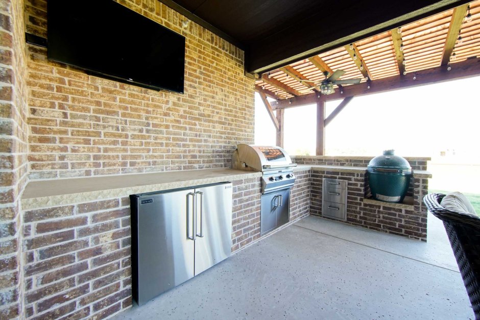 Летняя кухня из камня