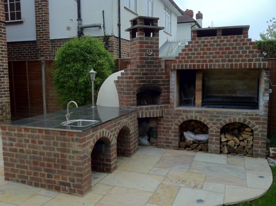 Зона барбекю с навесом