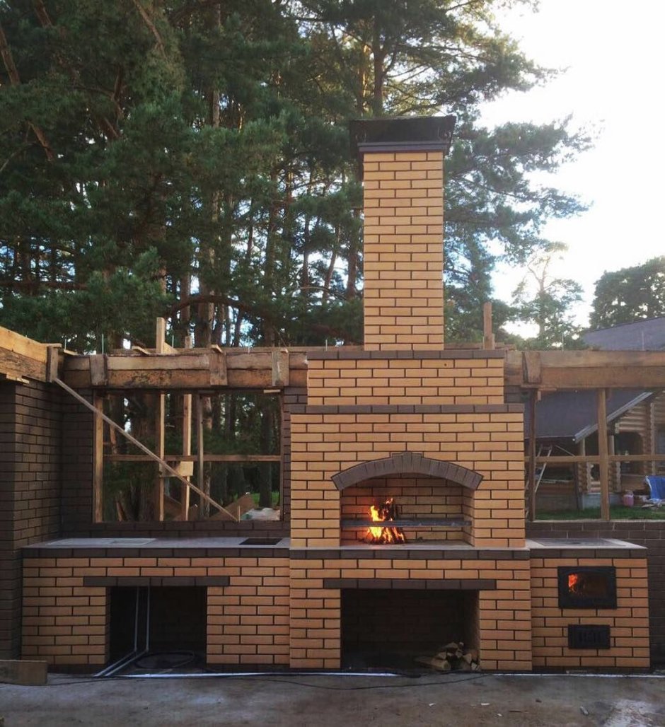 Летняя кухня из красного кирпича