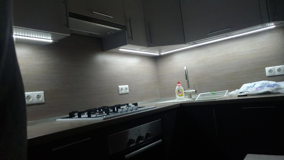 Провод для подсветки на кухне