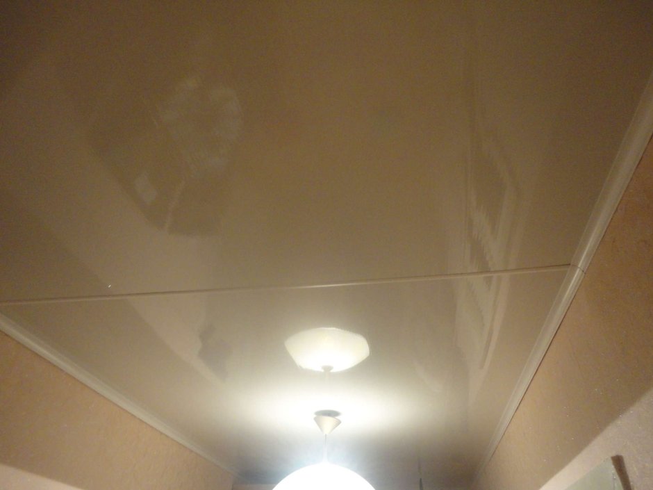 Потолок из ПВХ В коридоре