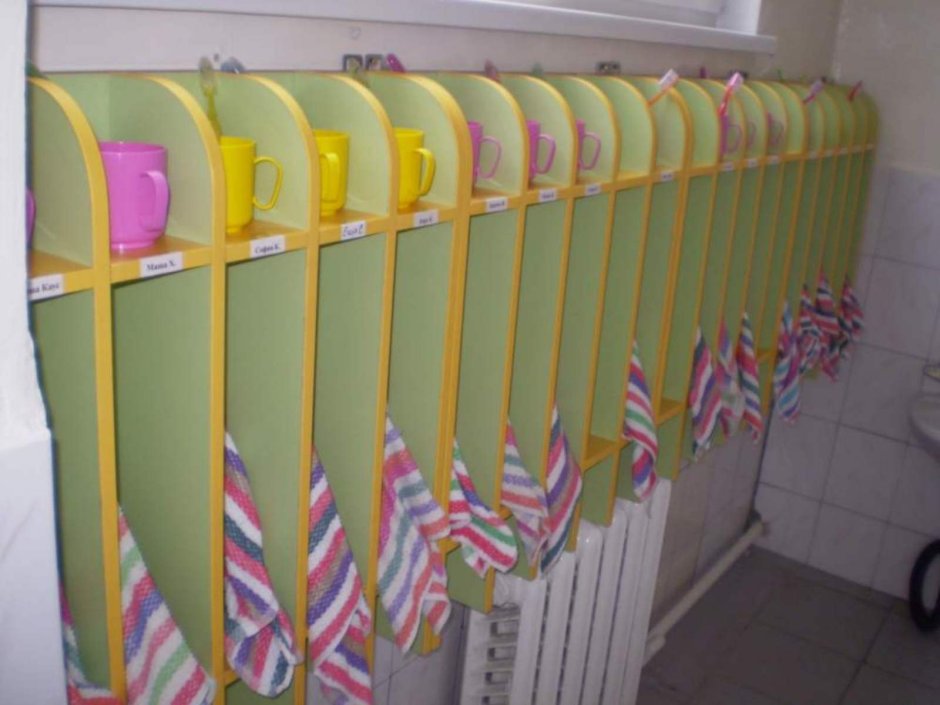 Вешалка для полотенец в детский сад