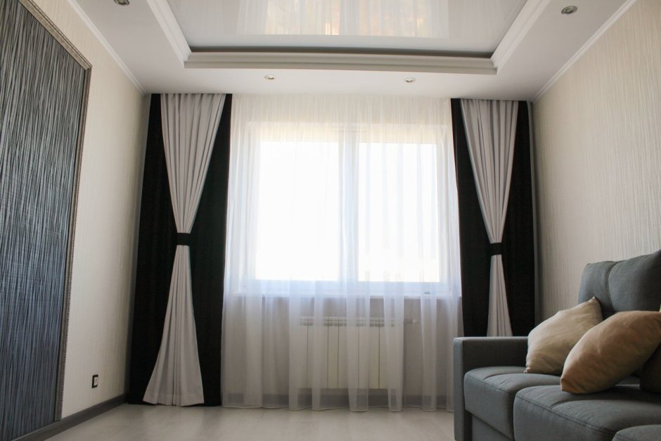 Натяжной потолок с гардиной для штор