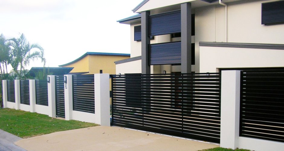 Современный забор для дома