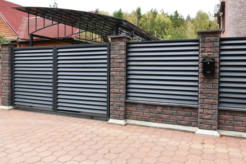 Стильный деревянный забор