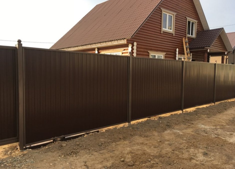 Ворота с калиткой в рамке