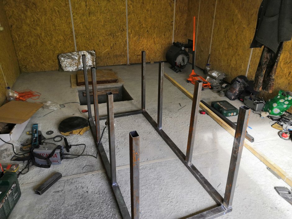 Стол в гараж из профильной трубы