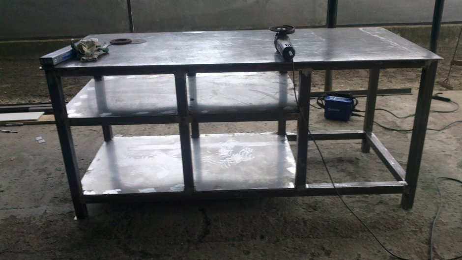 Изделия из профильной трубы в гараж