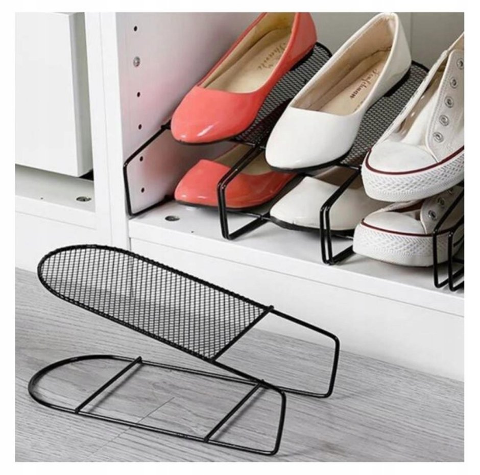 Полка с туфлями