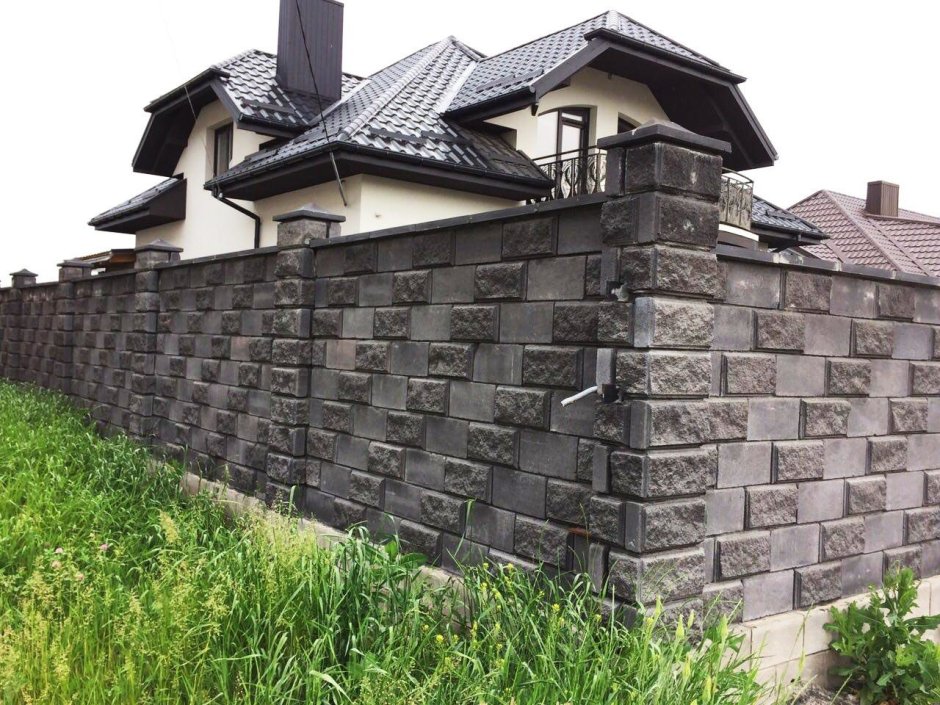 Заборный блок рваный камень