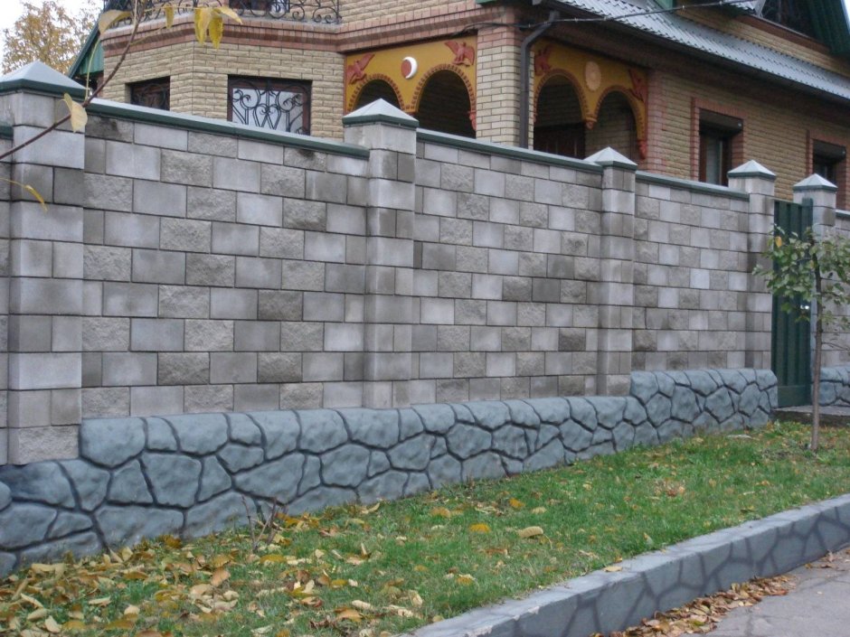 Забор из сплиттерных блоков